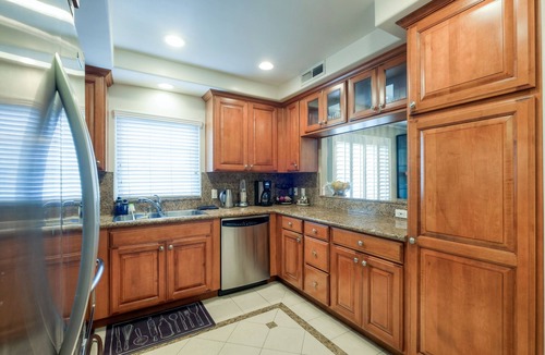 Sawtelle Condo | Luxury & Spacious 3 Bedroom Condo, Close to the Beach, UCLA & Beverly Hills