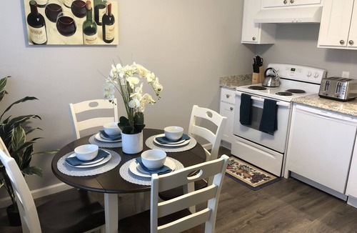 Cambrian Apartment | Luxury stay near Oakridge Mall for vacation/work