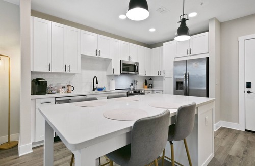 Deerwood Apartment | Luxury Tropical 1BR/1BA with Pool & Gym