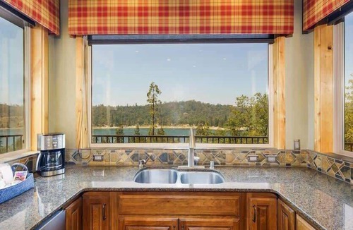 Bass Lake House | Luxury Villa at Bass Lake near Yosemite