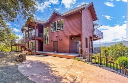 Bass Lake House | Luxury Villa at Bass Lake near Yosemite