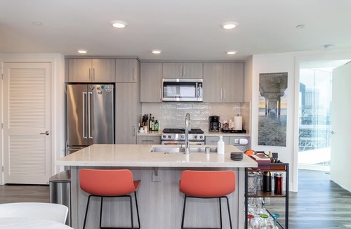 East Village Apartment | Luxury with Views! Across from Conv Center & PetCo! Heated Pool, Spa and Arcade!