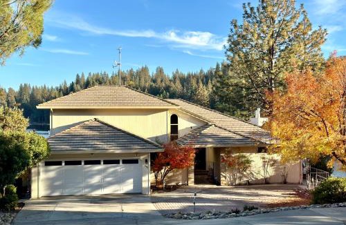 Groveland House | Luxury Yosemite Lake House