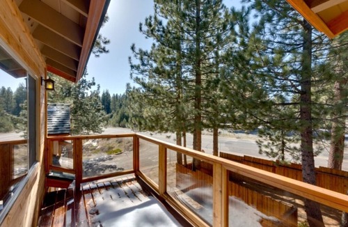 Pioneer Trail House | Luxury5 BR 3.5 Bath Minutes From Heavenly, Casinos And The Lake