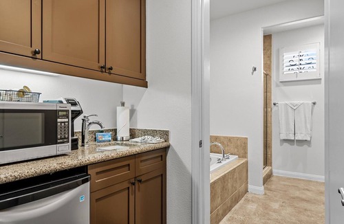 La Quinta Apartment | LV006 Downstairs Studio near Fitness Center & Pool
