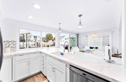 West Newport House | Magical BayFRONT Home w/Epic Dock + Hot Tub