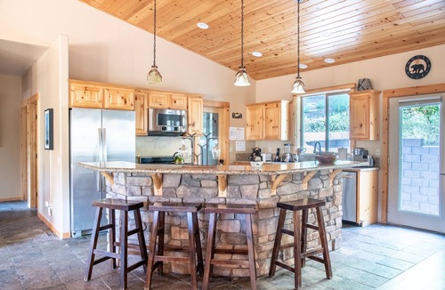 Upper Moonridge House | Majestic Views - Game room. Stunning Views. 2 car garage.EV Charger .