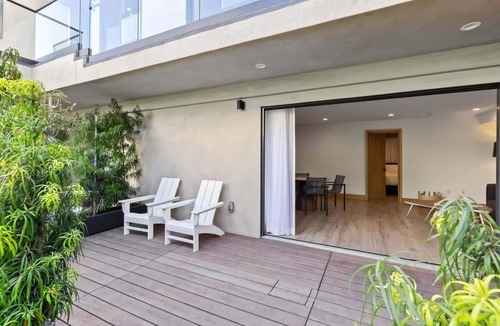 Eastern Malibu Apartment | Malibu Sand Suite #12 - Monthly Oceanside Suite