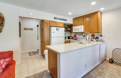 Majestic Pines Condo | Mammoth Lakes Condo w/Community Pool & Hot Tub!