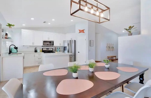 Coachella House | Mango Manor - Close to festivals & tennis gardens!