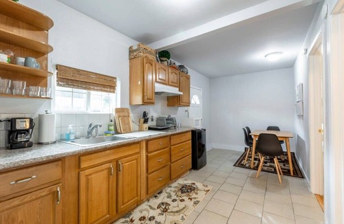 Redwood City House | @ Marbella Lane - 2BR Guest House |DTWN RWC| Pking