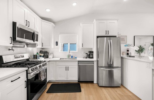 Compton House | @ Marbella Lane - Cityside Haven w/Touch of Charm