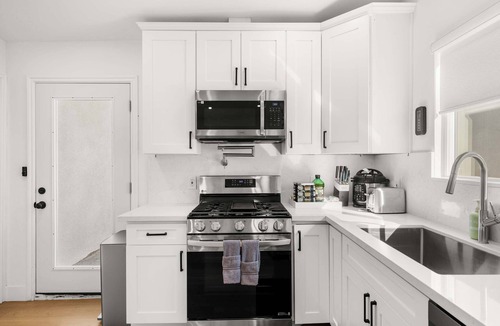 Compton House | @ Marbella Lane - Cityside Haven w/Touch of Charm