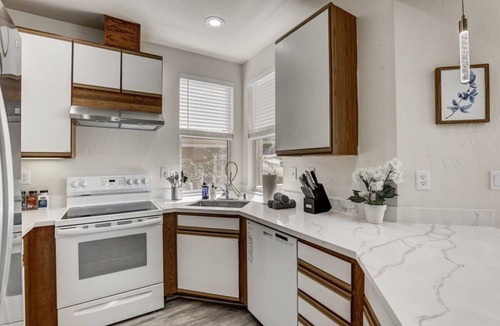 Edgemar - Pacific Manor House | @ Marbella Lane - Modern 3BR Home w/Ocean Views
