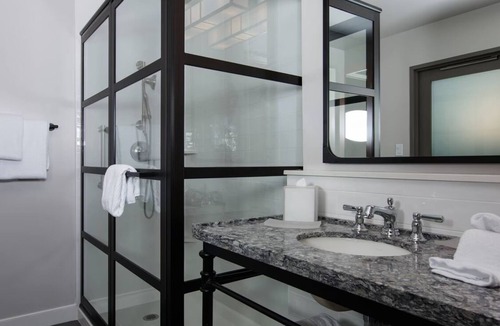 Cortez Hill Apartment | Marriott Vacation Club, San Diego. King bed suite
