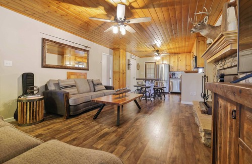 Springville Cabin | Martin Cabin @Pierpoint By SNP Trail of Giants