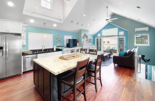 Mission Beach House | Massive Luxury Mission Beach Home - Fire Pit, AC & Garage!
