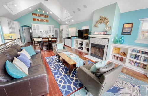 Mission Beach House | Massive Luxury Mission Beach Home - Fire Pit, AC & Garage!