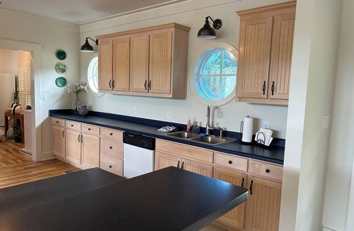 Eatonton Cottage | Master’s Week Charming 7-bedroom cottage with WiFi and AC on Lake Oconee