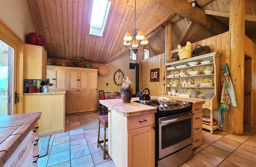McKinney Estates Cabin | McKinney Creek Cabin - Total of 5 bedrooms, 3 baths - Walk to Chambers