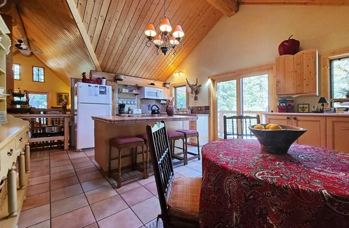 McKinney Estates Cabin | McKinney Creek Cabin - Total of 5 bedrooms, 3 baths - Walk to Chambers