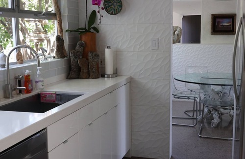 North Arroyo House | MCM Tree House, Zen Hideaway Hillside Home W/Private Canyon View & Pool