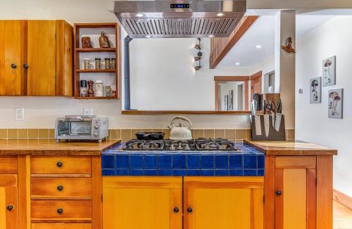 Little River House | Mendocino Redwood Retreat - Vista Home