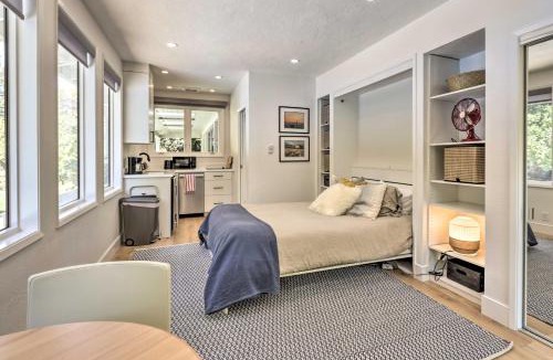 Linfield Oaks Apartment | Menlo Park Studio about 2 Mi to Stanford University