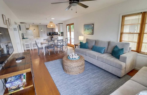 Mission Beach Apartment | Mermaid's Cove, Nestled between Beach and Bay!