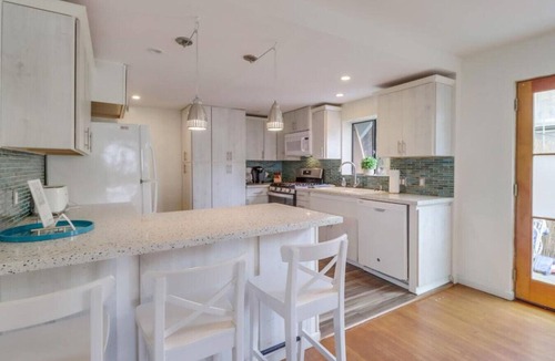 Mission Beach Apartment | Mermaid's Cove, Nestled between Beach and Bay!