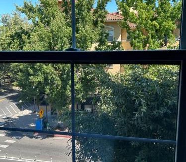 Downtown Sacramento Apartment | Midtown Luxury Apt w/ Balcony