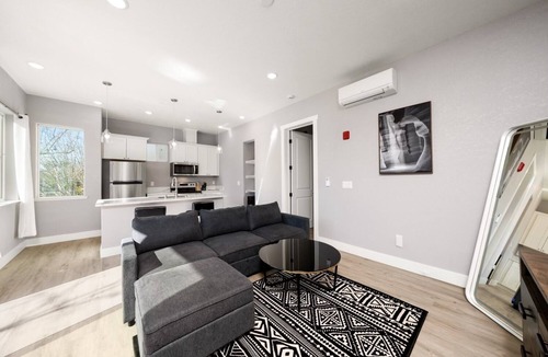 Central Sacramento Apartment | Midtown Midrise- Sapphire-In the heart of Sacramento