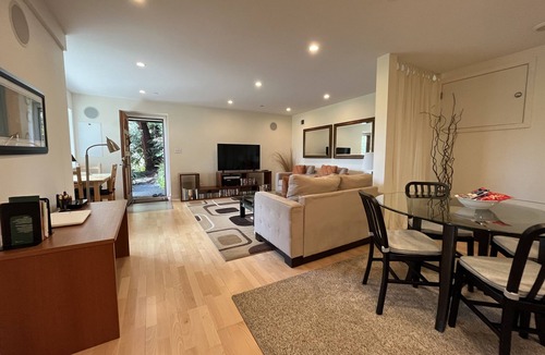 Almonte House | Mill Valley Escape-Minutes to Freeway, Wooded Lot & Water View