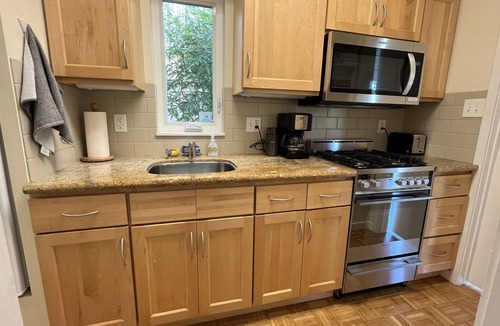 Almonte House | Mill Valley Escape-Minutes to Freeway, Wooded Lot & Water View