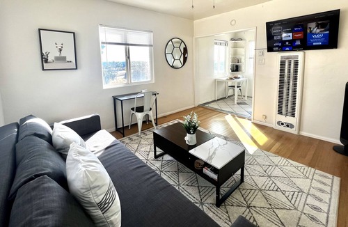 Middletown Apartment | Minimalist 1 bed by Airport & Old Town