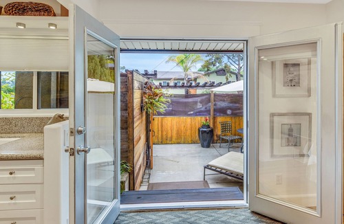 North Park House | Miracle on 34th Street - Luxury Courtyard Studio
