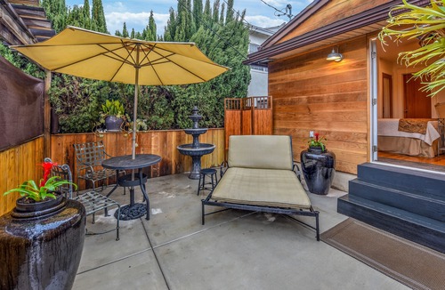 North Park House | Miracle on 34th Street - Luxury Courtyard Studio