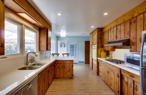 Crown Point House | Mission Bay Classic Beach House | 4BR + Oceanview