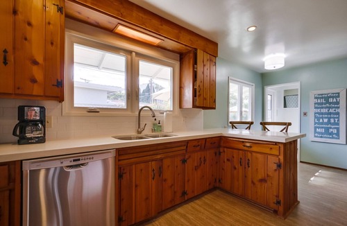 Crown Point House | Mission Bay Classic Beach House | 4BR + Oceanview