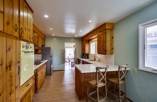Crown Point House | Mission Bay Classic Beach House | 4BR + Oceanview