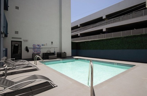 Sawtelle Apartment | Mod Brentwood 1BR w/Pool, near UCAL & Medical Center, by Blueground