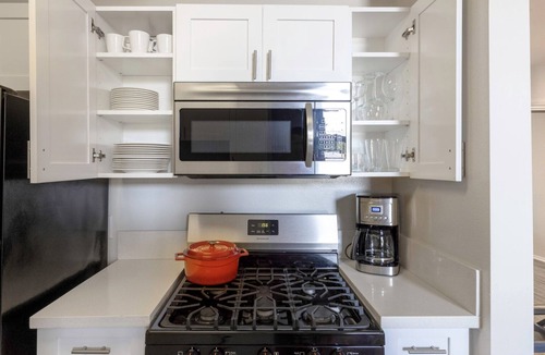 Westwood Apartment | Mod Westwood 2BR, nr. UCLA & Westwood Village, by Blueground