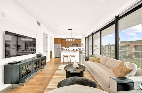 Pasadena House | Modern 1 BR Loft + Balcony + Parking #TravelSGV