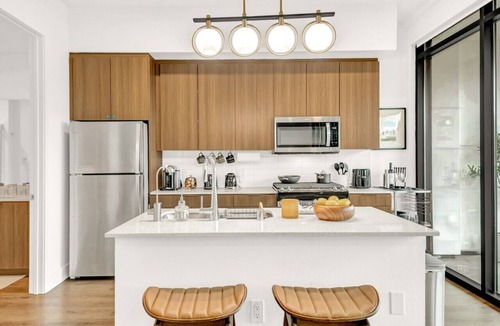 Pasadena House | Modern 1 BR Loft + Balcony + Parking #TravelSGV