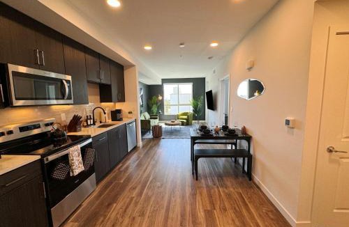 Hollywood Apartment | Modern 1BR Apartment with Pool, Hot Tub and Gym Access 10mins to Universal Studios