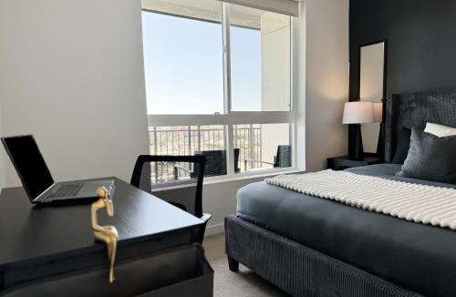Hollywood Apartment | Modern 1BR Apartment with Pool, Hot Tub and Gym Access 10mins to Universal Studios