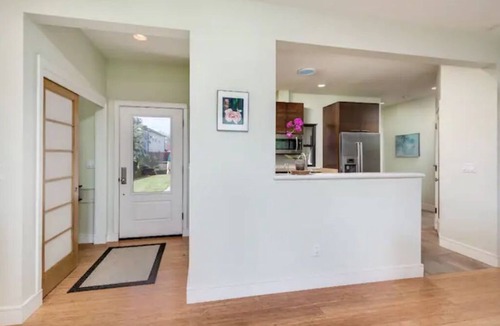 Winters House | Modern 2 bedroom close to historic downtown winters