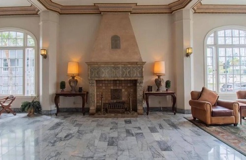 Waterfront Condo | Modern 2 bedroom Condo in Historic Down Town Long Beach Building