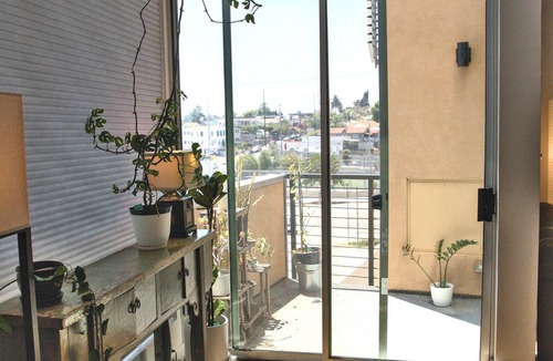 Silver Lake House | Modern 2BR + Loft Family Home, steps to Echo Park