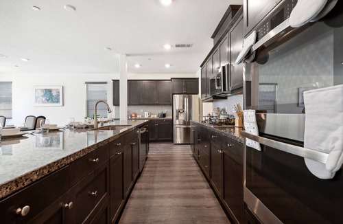 Sun City House | Modern 3000 sqft 5-BR House, Gated Yard, Garage
